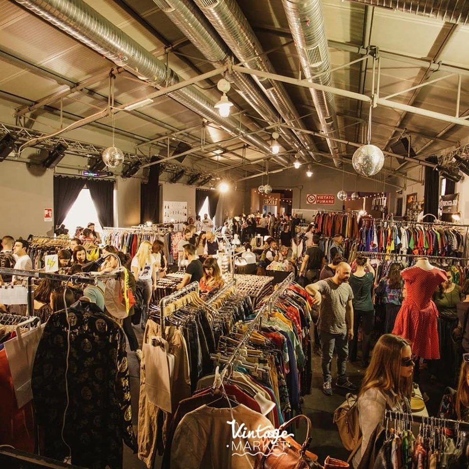 Domenica 13 Ottobre - Vintage Market a  Largo Venue