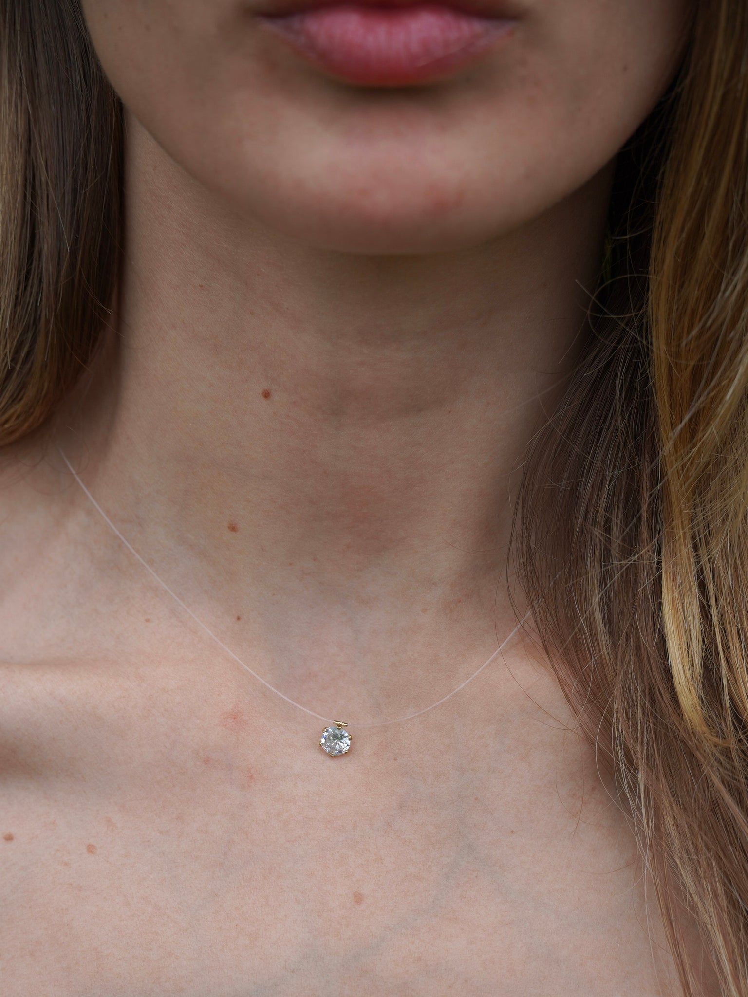 Collana punto luce invisibile