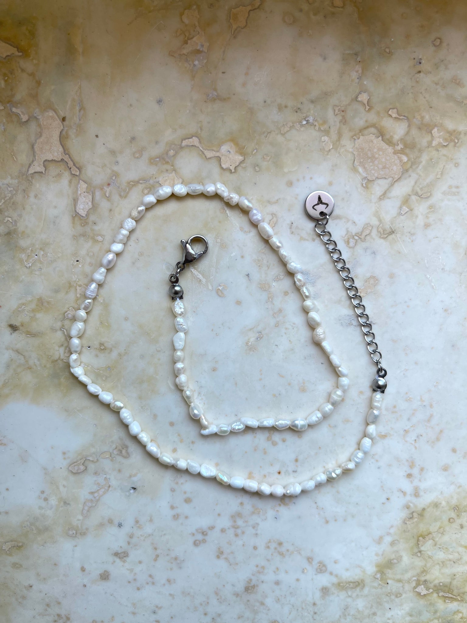 Collana choker perle di fiume 🦩 - Wanderlust Factory® ☽ Mobile Fashion Boutique 