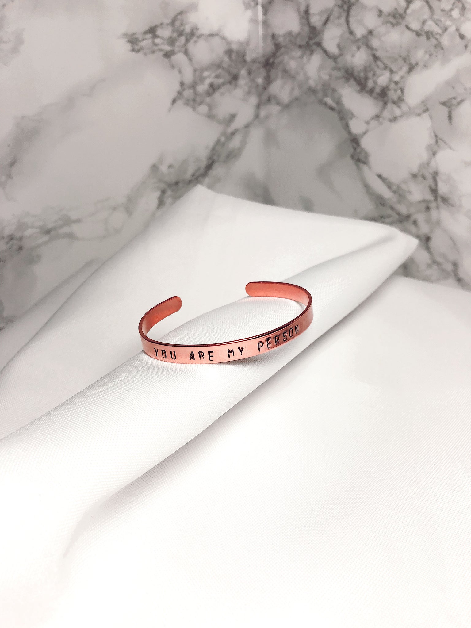 Bracciale personalizzato SLIM ROSA - font MINI - Wanderlust Factory® ☽ Mobile Fashion Boutique 