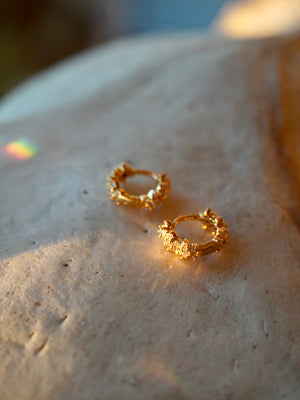 Orecchini mini mini shiny loops - Wanderlust Factory® ☽ Mobile Fashion Boutique 