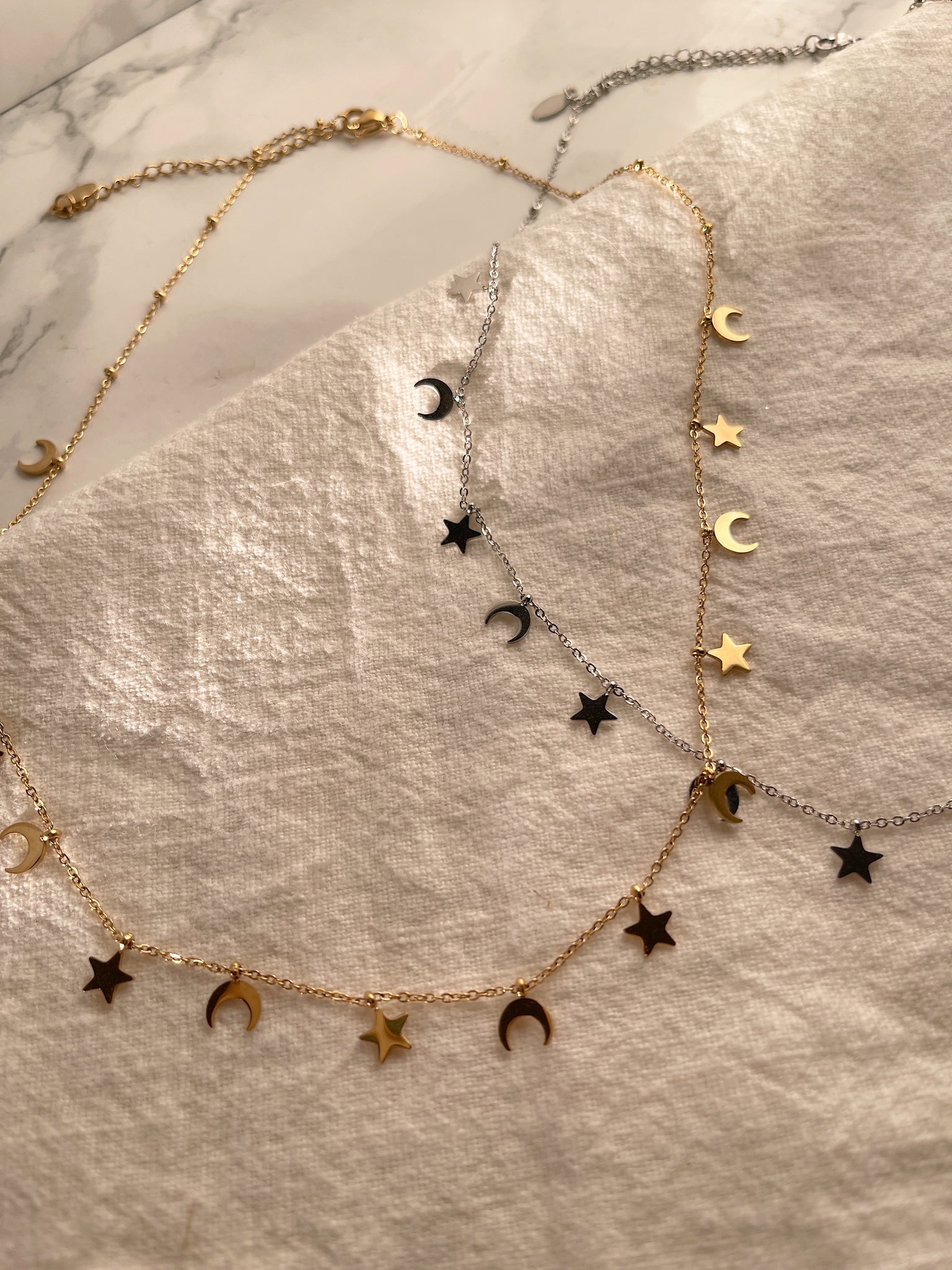 Collana crescent moon e stelline - Wanderlust Factory® ☽ Mobile Fashion Boutique 