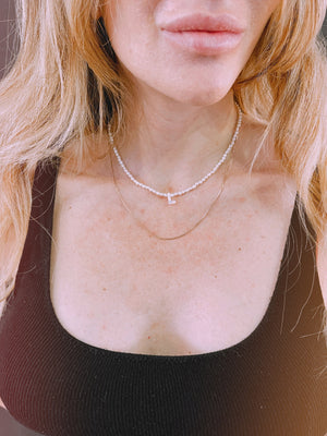 Choker in perle di fiume + iniziale - Wanderlust Factory® ☽ Mobile Fashion Boutique 