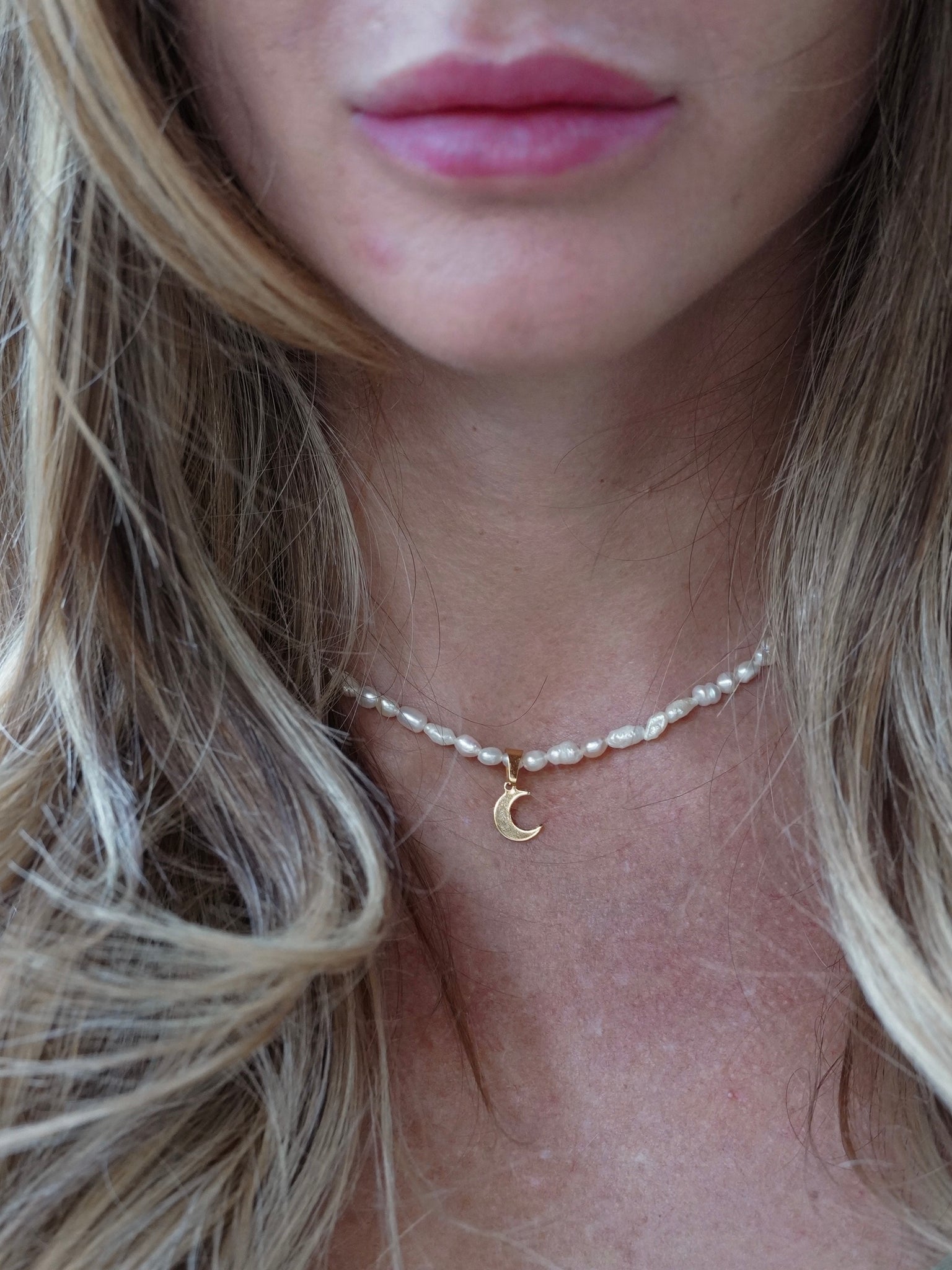 Collana girocollo perle di fiume + Luna