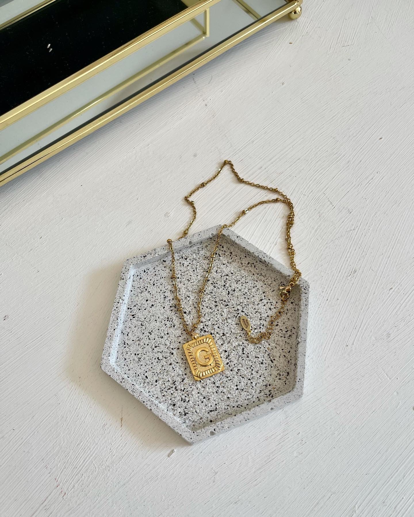 Collana con Iniziale - Vintage tag - Wanderlust Factory® ☽ Mobile Fashion Boutique 