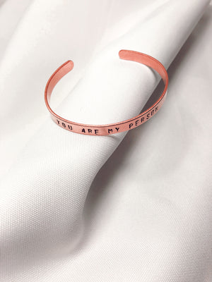 Bracciale personalizzato SLIM ROSA - font MINI - Wanderlust Factory® ☽ Mobile Fashion Boutique 