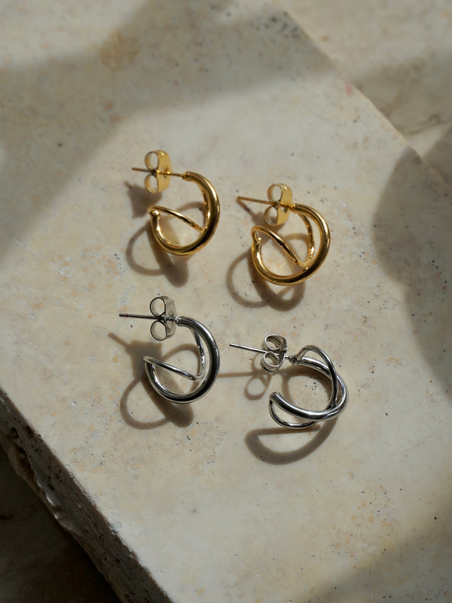 Orecchini abstract hoops