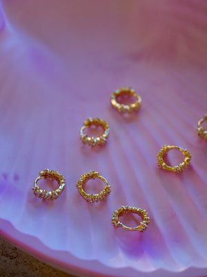 Orecchini mini mini shiny loops - Wanderlust Factory® ☽ Mobile Fashion Boutique 