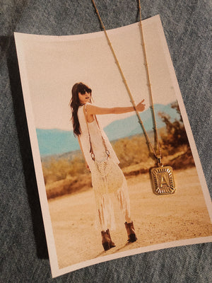 Collana con Iniziale - Vintage tag - Wanderlust Factory® ☽ Mobile Fashion Boutique 
