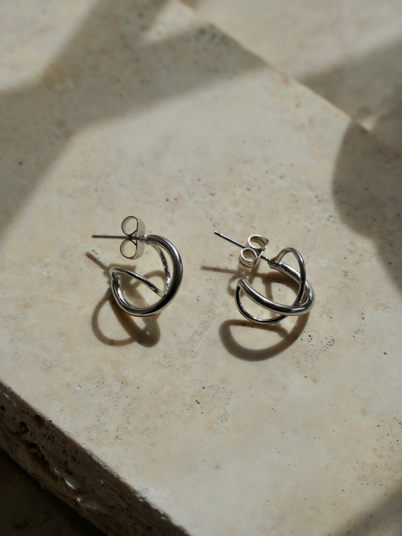 Orecchini abstract hoops