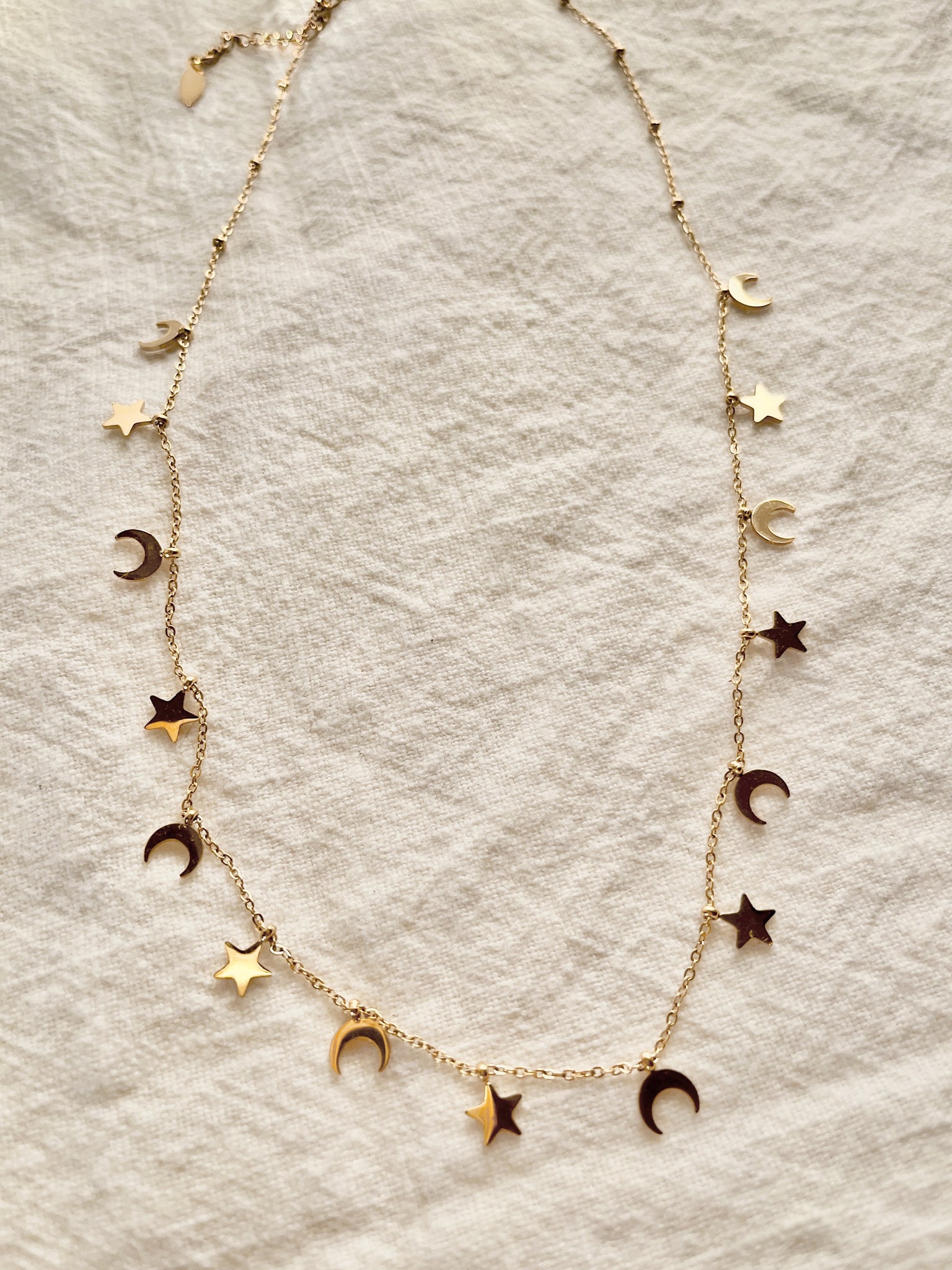 Collana crescent moon e stelline - Wanderlust Factory® ☽ Mobile Fashion Boutique 