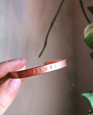 Bracciale personalizzato SLIM ROSA - font MINI - Wanderlust Factory® ☽ Mobile Fashion Boutique 