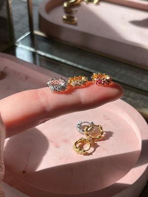 Orecchini mini mini shiny loops - Wanderlust Factory® ☽ Mobile Fashion Boutique 